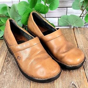 Born slip-on clogs in brown leather Size 7.5